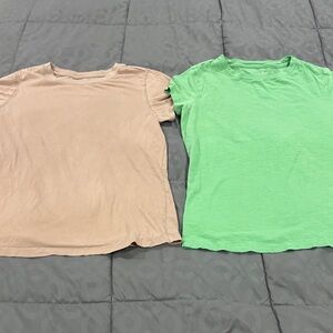 Universal Thread women size medium Tan and Green Short Sleeve Tees